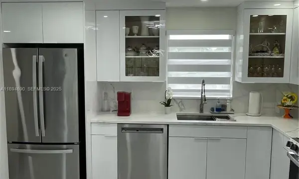 150 S Hollybrook Terrace 303, Pembroke Pines, FL 33025