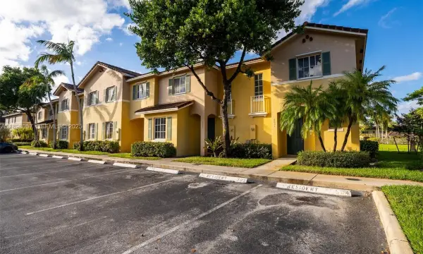 6051 SW 19th Place, North Lauderdale, FL 33068