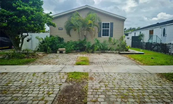 21640 NW 3rd Place, Pembroke Pines, FL 33029