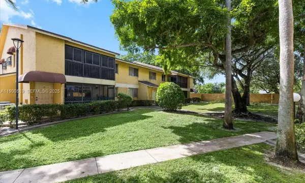 3047 N Oakland Forest Drive 204, Oakland Park, FL 33309