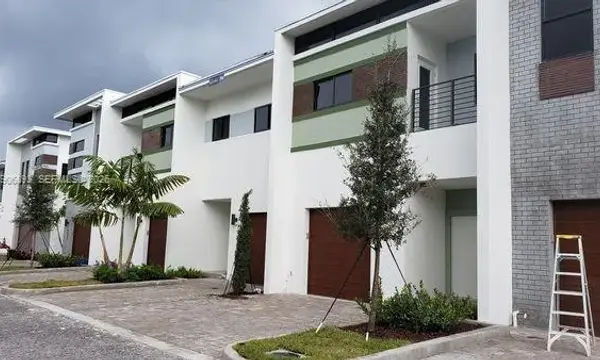 4500 NW 8th Place, Plantation, FL 33317