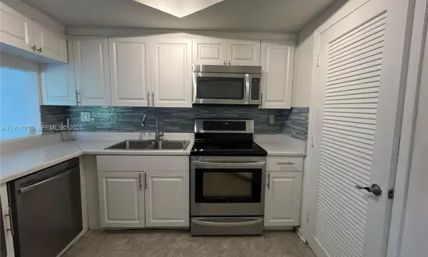 721 SE 1st Way B18, Deerfield Beach, FL 33441