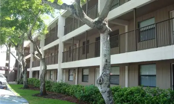 8715 Shadow Wood Boulevard 211, Coral Springs, FL 33071