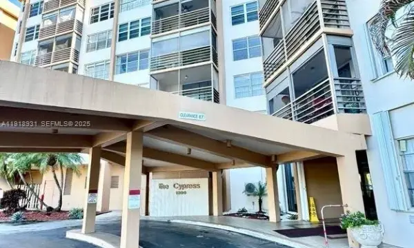 1200 Saint Charles Place 218, Pembroke Pines, FL 33026