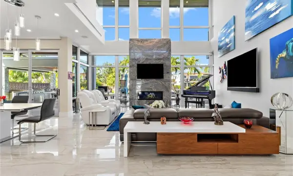 2809 NE 24th Place, Fort Lauderdale, FL 33305