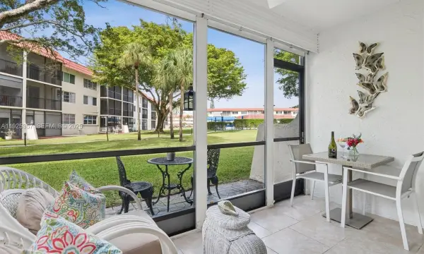 9511 N Hollybrook Lake Drive 108, Pembroke Pines, FL 33025