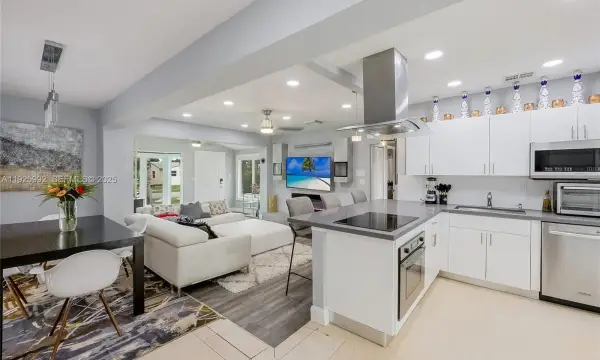 2534 Wilson Street, Hollywood, FL 33020