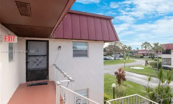 12027 S Greenway Circle 206, Royal Palm Beach, FL 33411