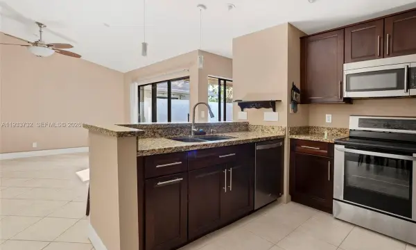 3074 S Oakland Forest Drive 702, Oakland Park, FL 33309