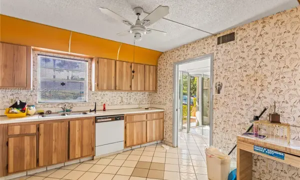 271 S Hollybrook Drive 51106, Pembroke Pines, FL 33025