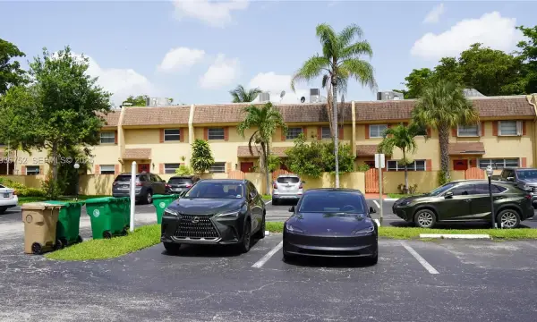 7175 Nova Drive 204, Davie, FL 33317