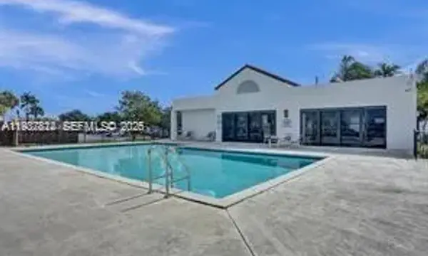 212 Lake Pointe Drive 210, Oakland Park, FL 33309