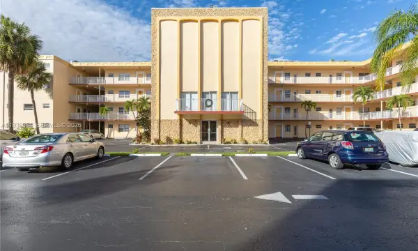 3990 NW 42nd Avenue 106, Lauderdale Lakes, FL 33319