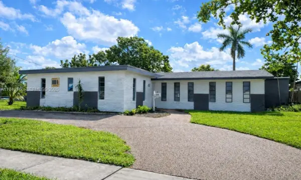 2450 NW 85th Avenue, Sunrise, FL 33322