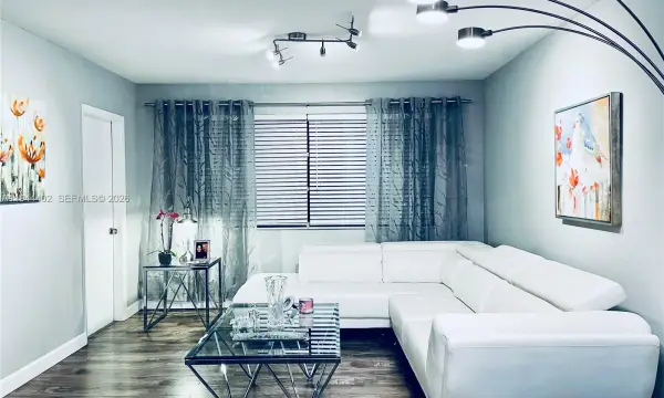 2300 Park Lane 201, Hollywood, FL 33021