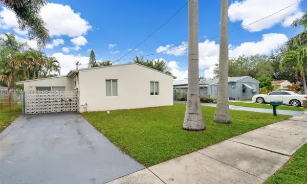2721 Harding Street, Hollywood, FL 33020