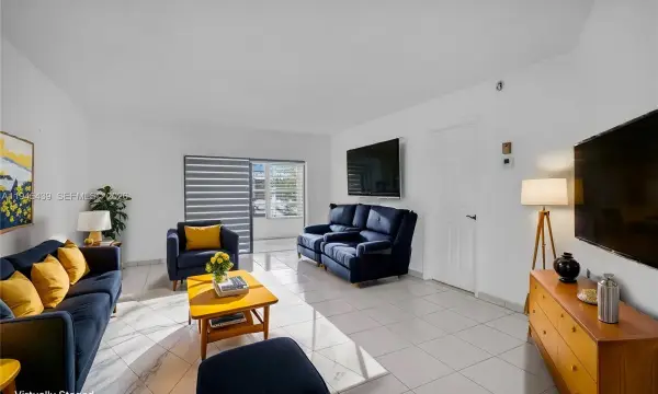 3990 NW 42nd Avenue 403, Lauderdale Lakes, FL 33319