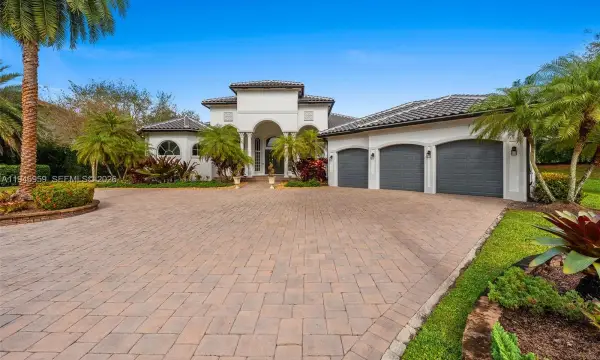 12401 N Stonebrook Circle, Davie, FL 33330