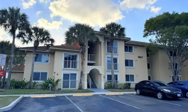 9907 Westwood Drive 21-2, Tamarac, FL 33321