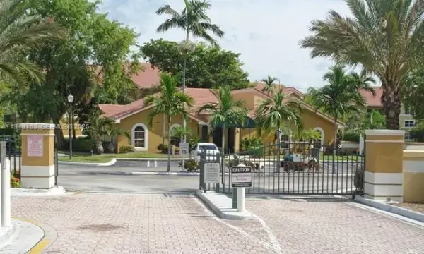 8821 Wiles Road 101, Coral Springs, FL 33067