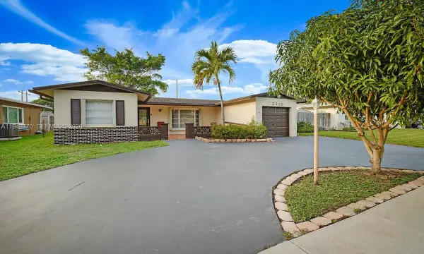 2210 NW 91st Terrace, Pembroke Pines, FL 33024