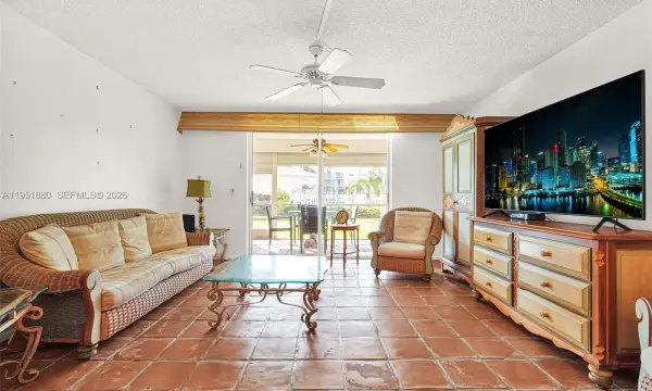 314 SE 10th Street 103, Dania Beach, FL 33004