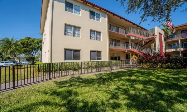 251 SW 134th Way 302m, Pembroke Pines, FL 33027