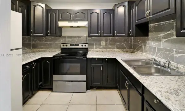 5975 NW 25th Court 213, Sunrise, FL 33313