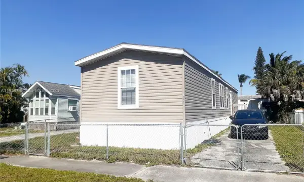 13331 SW 7th Place, Davie, FL 33325
