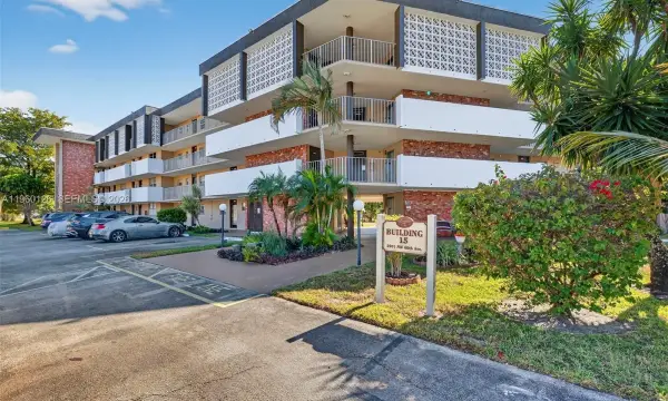 2901 NW 46th Avenue 306, Lauderdale Lakes, FL 33313