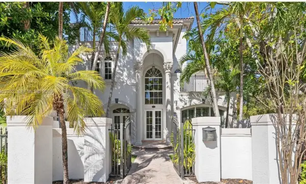 827 SE 2nd Court, Fort Lauderdale, FL 33301