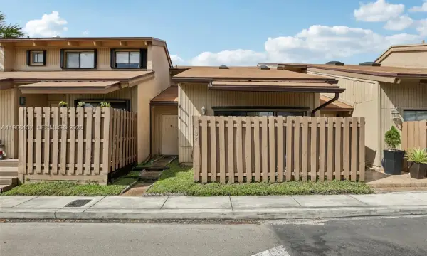 1881 SW 81st Avenue, Davie, FL 33324