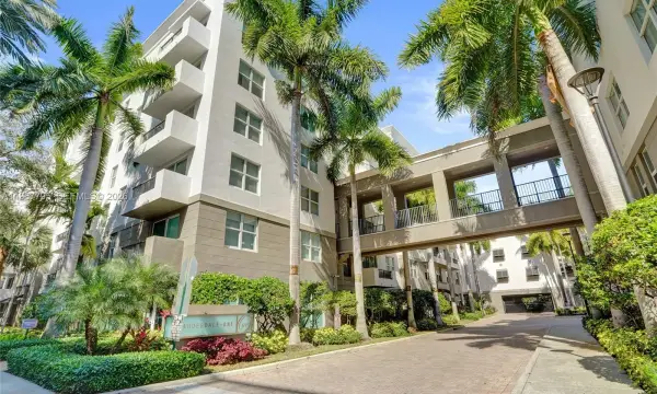 2421 NE 65th Street 202, Fort Lauderdale, FL 33308
