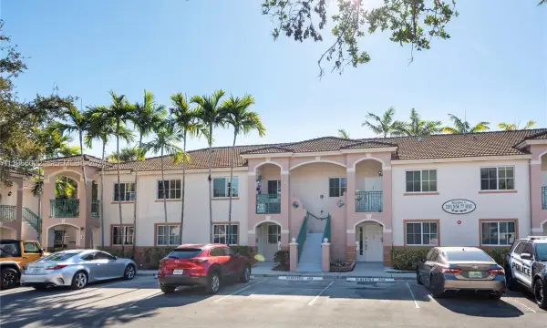 2151 NW 77th Way 203, Pembroke Pines, FL 33024