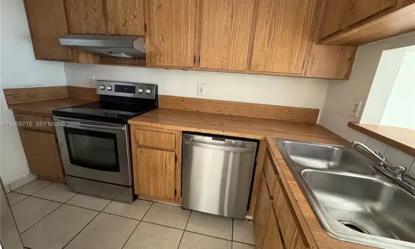 1024 Twin Lakes Drive 21-f, Coral Springs, FL 33071