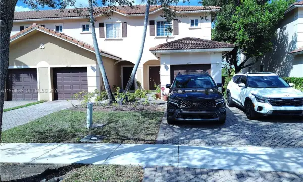 8891 N Isles Circle, Tamarac, FL 33321