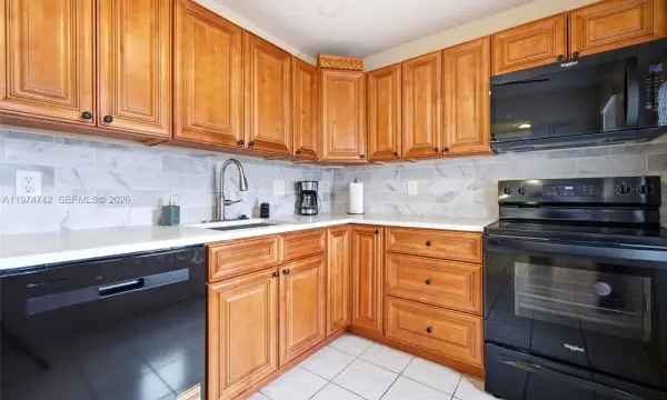 4270 NW 40th Street 104, Lauderdale Lakes, FL 33319