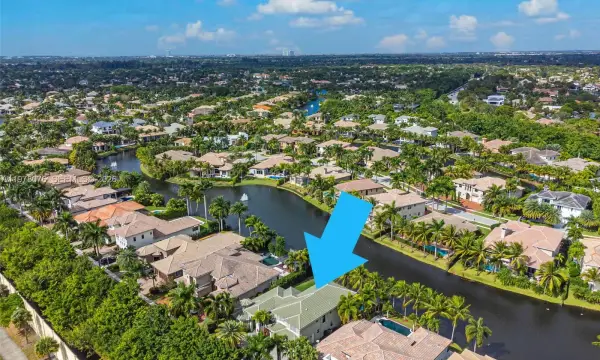 10221 Blue Palm Street, Plantation, FL 33324