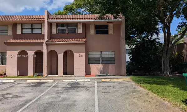 29 Seville Circle 4-49, Davie, FL 33324