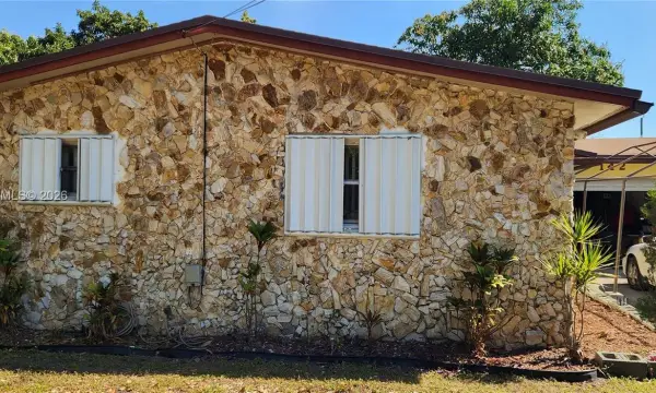 142 NW 8th Avenue, Dania Beach, FL 33004