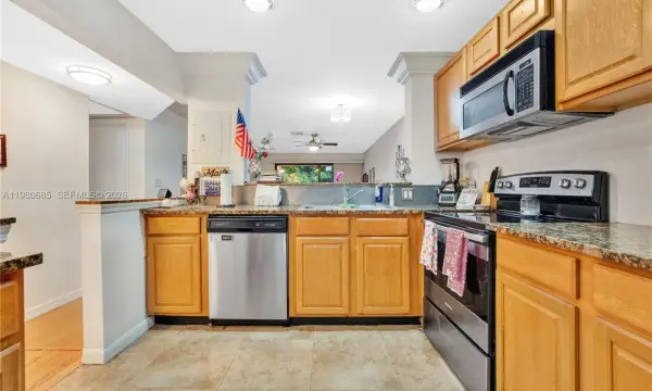 3777 NW 78th Avenue 15g, Davie, FL 33024