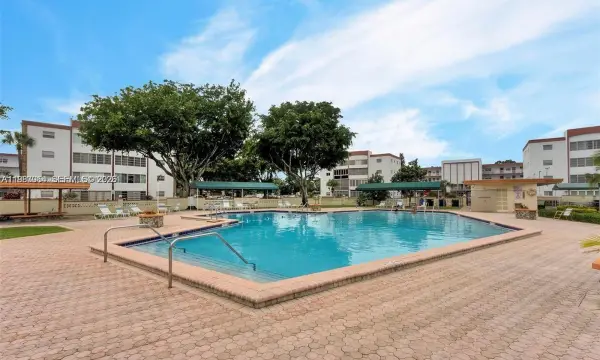 4270 NW 40th Street 201, Lauderdale Lakes, FL 33319