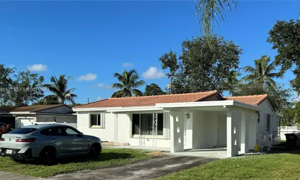 2400 N 57th Way, Hollywood, FL 33021