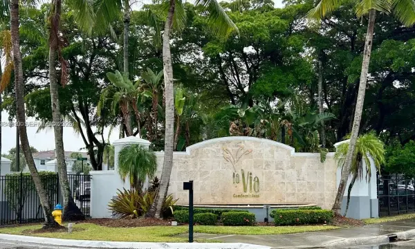 155 NW 96th Terrace 2-201, Pembroke Pines, FL 33024