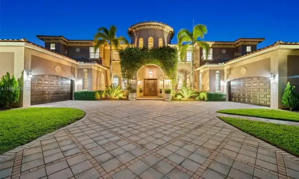 12821 Kapok Lane, Davie, FL 33330