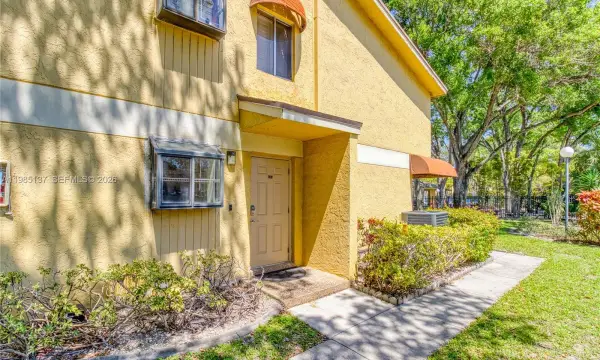 3095 N Oakland Forest Drive 104, Oakland Park, FL 33309
