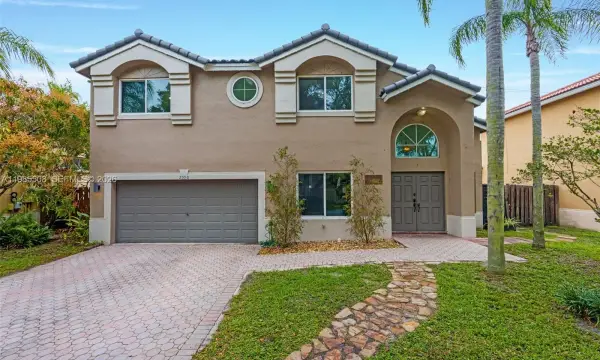 2590 N Rampart Way N, Cooper City, FL 33026
