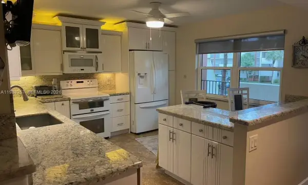 281 S Hollybrook Drive 50205, Pembroke Pines, FL 33025