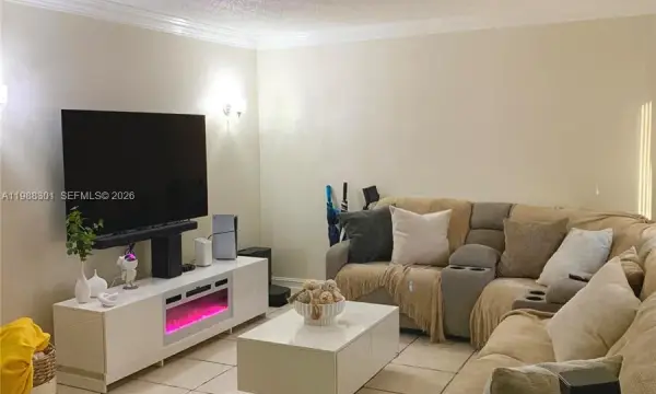 6611 SW 41st Place 48, Davie, FL 33314