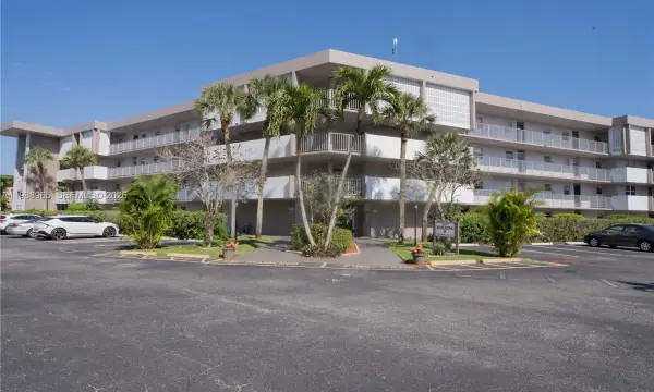 2800 NW 47th Terrace 103b, Lauderdale Lakes, FL 33313